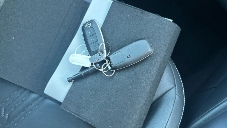 Nissan Juke 1.0 DiG-T 114 Tekna 5dr Petrol Hatchback